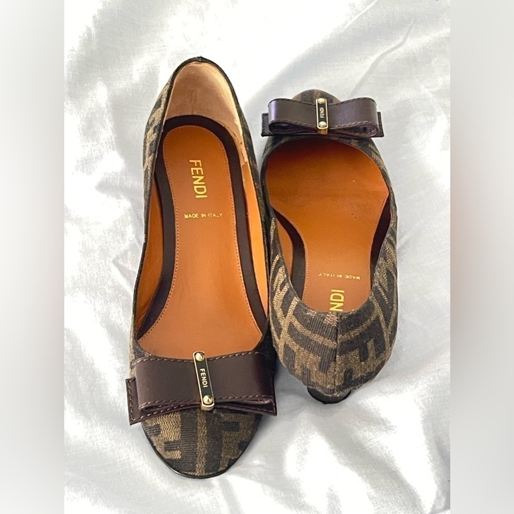 Real FENDI zucca wedges in size 35 brown bow